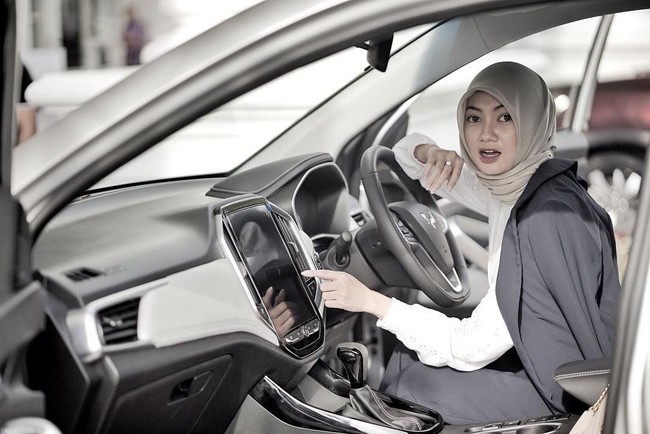 Sebelum memutuskan untuk berhijab, Diandra awalnya ragu mengingat profesinya sebagai pembalap. Seiring berjalannya waktu, ia pun mulai rutin mengikuti kajian bersama ibunya hingga akhirnya memantapkan diri untuk berhijab pada 2017 Foto: Instagram @diandragautama