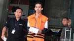 Usai Diperiksa, Tersangka Suap Imigrasi Mataram Bawa Nasi Kotak