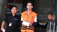 Ketiganya langsung ditetapkan menjadi tersangka dan ditahan.