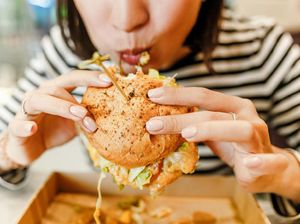 4 Hal Serius Ini Akan Terjadi Jika Kamu Makan Terlalu Cepat