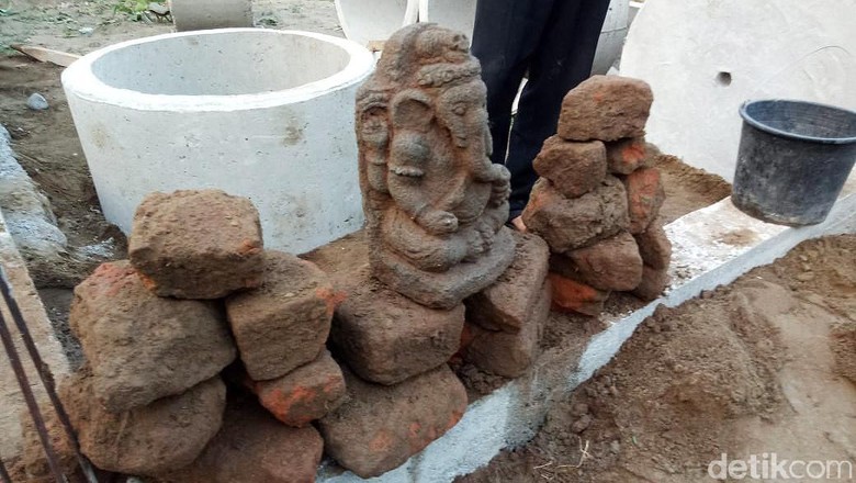 Warga Kediri Diminta Ikut Jaga Arca Ganesha yang Baru Saja Ditemukan Warga Kediri Diminta Ikut Jaga Arca Ganesha yang Baru Saja Ditemukan