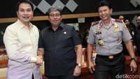 Azis Syamsuddin memimpin rapat kerja Komisi III DPR bersama Wakapolri Komjen Ari Dono dan Wakil Jaksa Agung Arminsyah di gedung DPR, Komplek Parlemen, Senayan, Jakarta, Senin (17/6/2019).