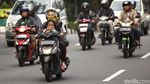 Jangan Ditiru! Aksi Pemotor Bonceng Tiga Marak di Jakarta