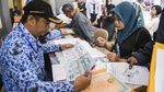 Potret Ortu Siswa Ramai-ramai Daftar PPDB SMA di Bandung
