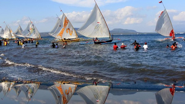 Melihat Lagi Keseruan Kompetisi Perahu Layar di Banyuwangi