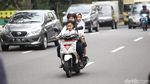 Jangan Ditiru! Aksi Pemotor Bonceng Tiga Marak di Jakarta