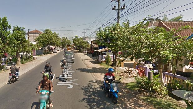 Sibuk Main HP, Pemotor Jatuh Terpelanting Tertangkap Kamera Google