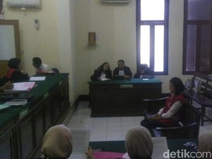 Begini Ekspresi Vanessa Angel Saat Hadapi Tuntutan