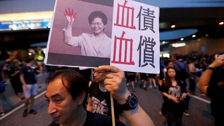 Dituntut Mundur Terkait RUU Ekstradisi, Pemimpin Hong Kong Minta Maaf Dituntut Mundur Terkait RUU Ekstradisi, Pemimpin Hong Kong Minta Maaf
