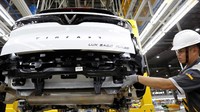 Mobil nasional Vietnam diproduksi di pabrik Vinfast, Haiphong.  Perdana Menteri Vietnam berharap kendaraan itu akan membantu ekonomi negara, selain menjadi pesaing bagi pembuat mobil Jepang dan Jerman.
