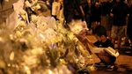Potret Warga Hong Kong Beri Penghormatan untuk Pendemo yang Tewas