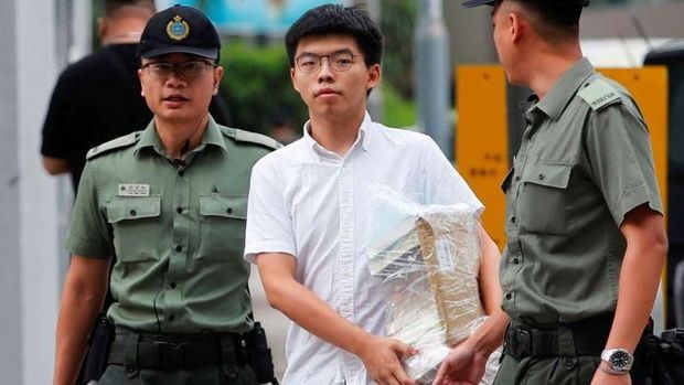Sempat ditahan, aktivis Hong Kong Joshua Wong dibebaskan lebih awal