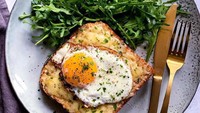 Telur, keju dan sayuran akan bikin sarapan roti panggang ini makin lengkap nutrisinya. Foto : Instagram @clemfoodie