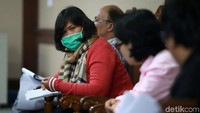 Keenam terdakwa yang menjalani sidang lanjutan tersebut adalah Tonnies Sianturi, Tohonan Silalahi, Murni Elieser Munthe, Dermawan Sembiring, Arlene Manurung dan Syahrial Harahap.