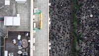 Desakan untuk menuntut mundur Carrie Lam terus diteriakkan demonstran. Jorge Silva/Reuters.