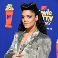 Kehadiran Tessa di ajang ini sekaligus untuk mempromosikan film Men in Black: International yang dibintanginya bersama Chris Hemsworth. Sebelumnya, Tessa dan Chris juga pernah beradu akting bersama di film Thor: Ragnarok (2017). Foto: Getty Images