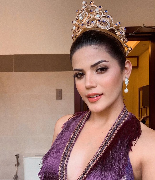 Mereka menggunakan agama saya untuk menyerang saya, terutama ketika saya mengenakan pakaian renang. Yang saya ingin lakukan adalah menghapus stigma bahwa kita, umat Islam, digambarkan di media menakutkan. Tidak semua dari kita adalah pembunuh, orang jahat dan teroris. Saya bangga mengatakan bahwa kita berbelas kasih dan baik hati, imbuhnya. Foto: Instagram @sharifaakeel