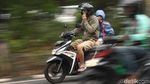 Jangan Ditiru! Aksi Pemotor Bonceng Tiga Marak di Jakarta