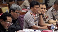 Wakapolri Komjen Ari Dono dan Wakil Jaksa Agung Arminsyah mendengarkan pemaparan Komisi III dalam rapat kerja yang digelar di gedung DPR, Senayan, Jakarta.