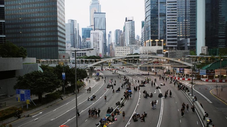 Suasana demo di Hong Kong, Senin pagi ini (REUTERS/Athit Perawongmetha) Suasana demo di Hong Kong, Senin pagi ini (REUTERS/Athit Perawongmetha)