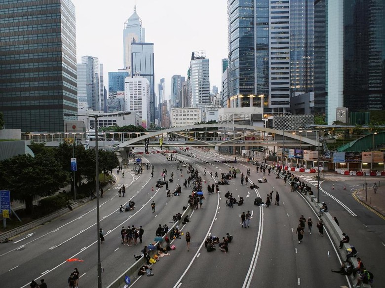 Demonstran RUU Ekstradisi Masih Kuasai Ruas Jalan Utama Hong Kong Demonstran RUU Ekstradisi Masih Kuasai Ruas Jalan Utama Hong Kong