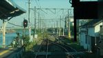Foto: Stasiun Kereta Api di Samping Laut, Unik!