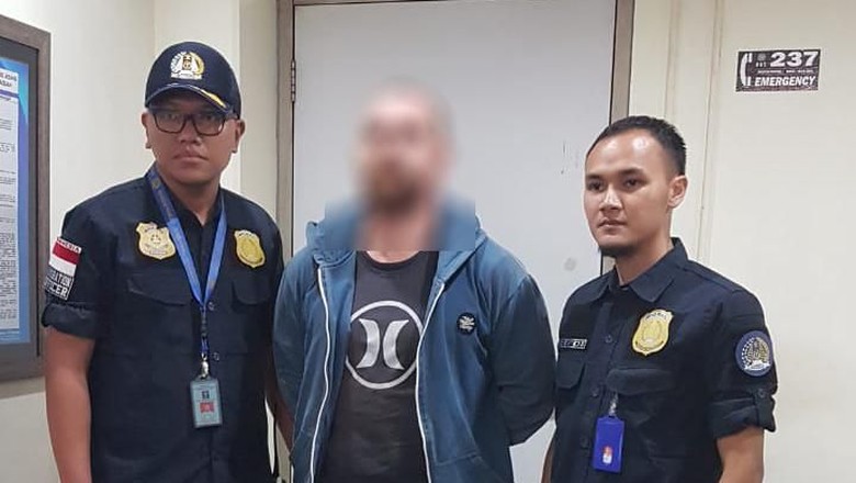Overstay, Turis WN Rusia Ditangkap di Tahuna Sulut Overstay, Turis WN Rusia Ditangkap di Tahuna Sulut