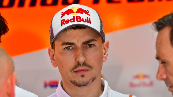 Jorge Lorenzo dipastikan absen pada balapan MotoGP Belanda di akhir pekan ini (GIUSEPPE CACACE / AFP)