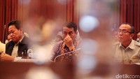 Rapat kerja ini membahas tentang anggaran kementerian pertanian tahun 2020, usulan program-program yang didanai DAK, dan isu-isu aktual.