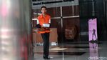 Usai Diperiksa, Tersangka Suap Imigrasi Mataram Bawa Nasi Kotak