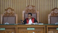 Sofyan merupakan tersangka kelima dalam rangkaian kasus dugaan suap terkait proyek PLTU Riau-1. Dia disangkakan KPK membantu mantan anggota DPR Eni Maulani Saragih mendapatkan suap dari pengusaha Johanes Budisutrisno Kotjo.