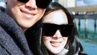 Kemesraan mereka bikin kita iri ya. (princessyahrini/Instagram)