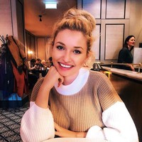 1. Kenalan dengan Amy Hart, bintang televisi di acara reality show Love Island yang mencuri atensi karena parasnya yang menawan. (Foto: Instagram/@amyhartxo)