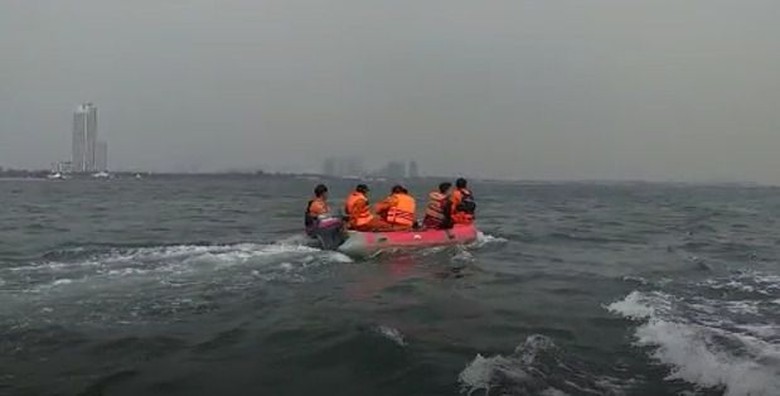Dua Remaja Terseret Ombak di Pantai Ancol: 1 Tewas, 1 Masih Dicari Dua Remaja Terseret Ombak di Pantai Ancol: 1 Tewas, 1 Masih Dicari