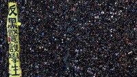 Demonstran menilai Carrie Lam harus mundur meski pembahasan rancangan undang-undang (RUU) Ekstradisi ditunda. Athit Perawongmetha/Reuters.