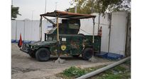 Banyak dijumpai kendaraan tempur (Christian Lindgren/CNN)