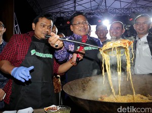 Pecinta Mie Bisa Cicipi Mie Aceh Gratis di Festival Mie Aceh