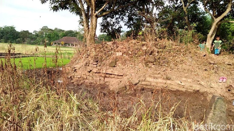Bangunan Mirip Candi Berstruktur Bata Kuno Ditemukan di Kediri Bangunan Mirip Candi Berstruktur Bata Kuno Ditemukan di Kediri