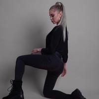 Secara bergantian wanita akan saling menampar bokong. Dari videonya terlihat, wanita-wanita tangguh itu menampar bokong lawannya penuh dengan tenaga hingga terdengar bunyi tamparan yang kencang.  Foto: Instagram