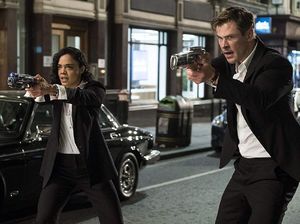Sinopsis Men in Black: International, Chris Hemsworth Memburu Alien