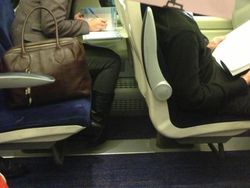 Cara Kreatif Habiskan Waktu Saat Perjalanan Panjang di Kereta