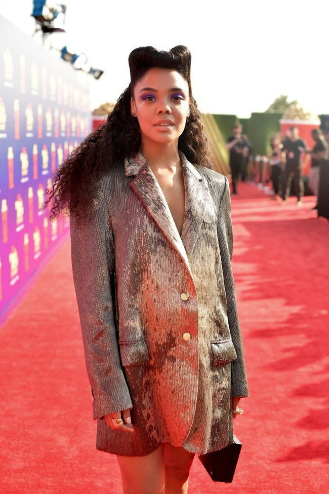 Tak hanya itu, rambutnya pun ditata dengan unik. Bentuknya seperti kuping kucing. (Foto: Getty Images)