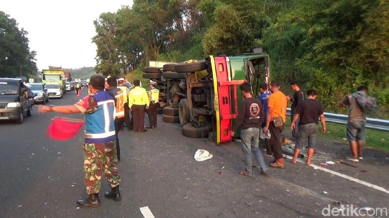 7800 Koleksi Foto Penampakan Di Kecelakaan Tol Cipularang HD Terbaru