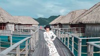Syahrini bersama suami sedang berbulan madu. Salah satu tempat yang mereka kunjungi adalah Bora-bora. (princessyahrini/Instagram)
