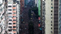 Warga turun ke jalanan untuk memprotes rancangan undang-undang (RUU) ekstradisi di Hong Kong. Athit Perawongmetha/Reuters.
