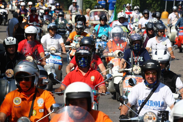 Hungaria menjadi tuan rumah acara Vespa World Days ke-13. Ribuan pengendara Vespa mengikuti dan memadati acara Vespa World Days 2019 di jalanan Hungaria.