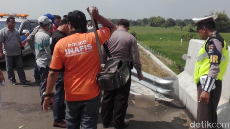 Sampel Potongan Kaki Ditemukan di Tol Kertosono Dikirim ke Polda Jatim Sampel Potongan Kaki Ditemukan di Tol Kertosono Dikirim ke Polda Jatim