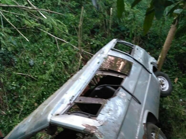 Sebuah Minibus Masuk Jurang 20 Meter di Situbondo, Satu Orang Tewas Sebuah Minibus Masuk Jurang 20 Meter di Situbondo, Satu Orang Tewas