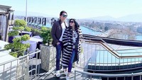 Ini adalah momen romantis mereka saat liburan ke Jenewa, Swiss. (princessyahrini/Instagram)