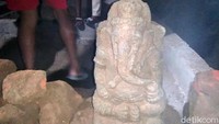 Arca tersebut diperkirakan berusia ratusan tahun. Dengan deskripsi patung Ganesha berukuran tinggi sekitar 33 Cm, lebar 19 Cm, tebal arca 13 cm.